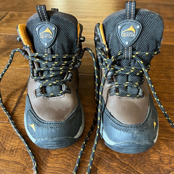 Kids Hiking Boots (like new) - Picture 2 of 7